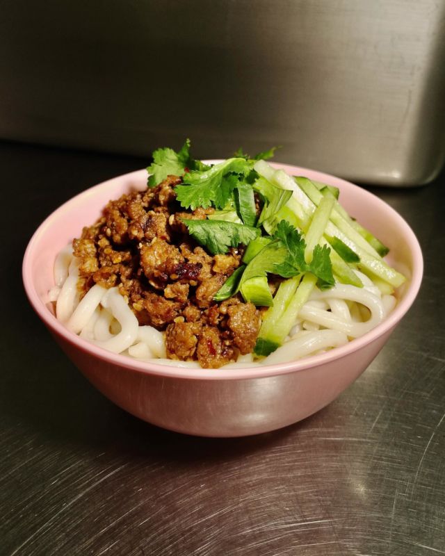 New Seasonal Special coming up ! Our Minced Pork Noodles are inspired by the traditional Dan Dan noodles, comfy and spicy. Udon noodles topped with spicy minced pork, peanut and chili oil sauce, cucumbers, fresh coriander and spring onions. Starting tomorrow !